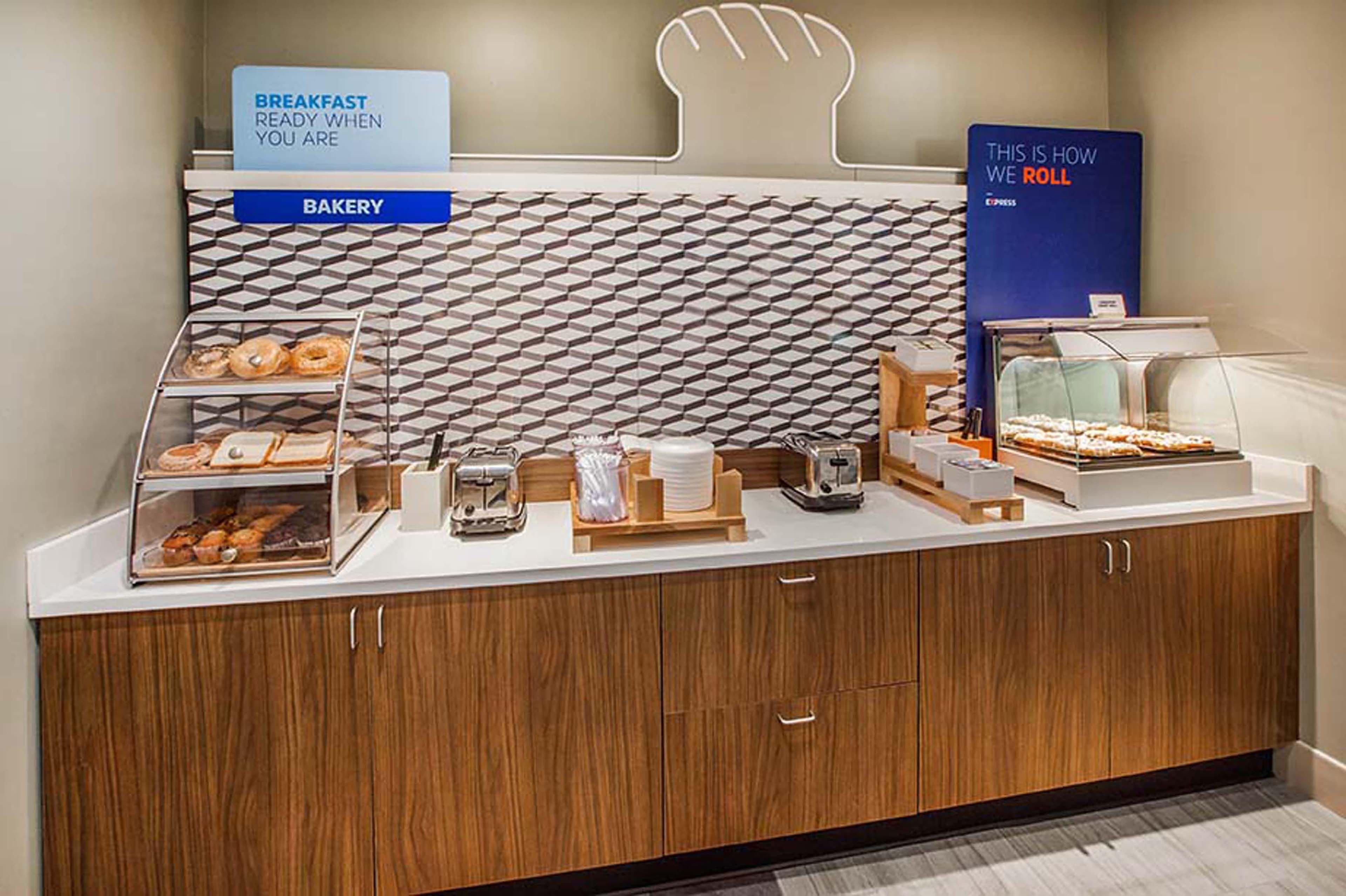 Holiday Inn Express & Suites - Brighton By Ihg Eksteriør billede