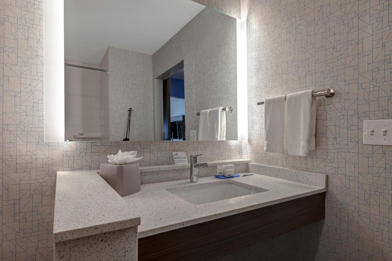 Holiday Inn Express & Suites - Brighton By Ihg Eksteriør billede