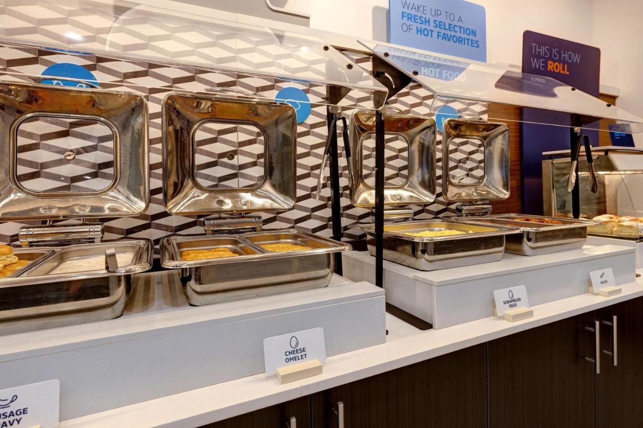 Holiday Inn Express & Suites - Brighton By Ihg Eksteriør billede
