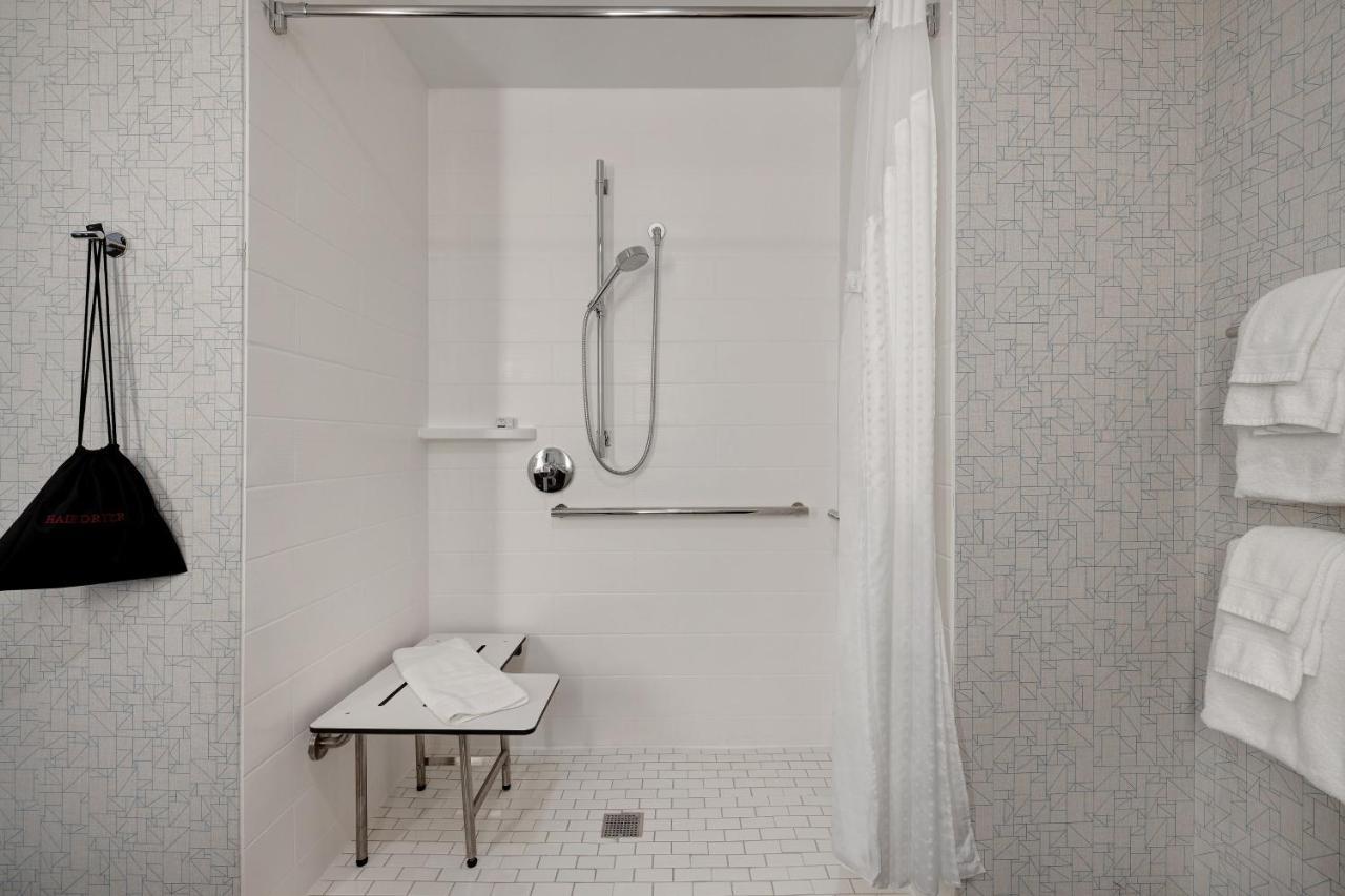 Holiday Inn Express & Suites - Brighton By Ihg Eksteriør billede