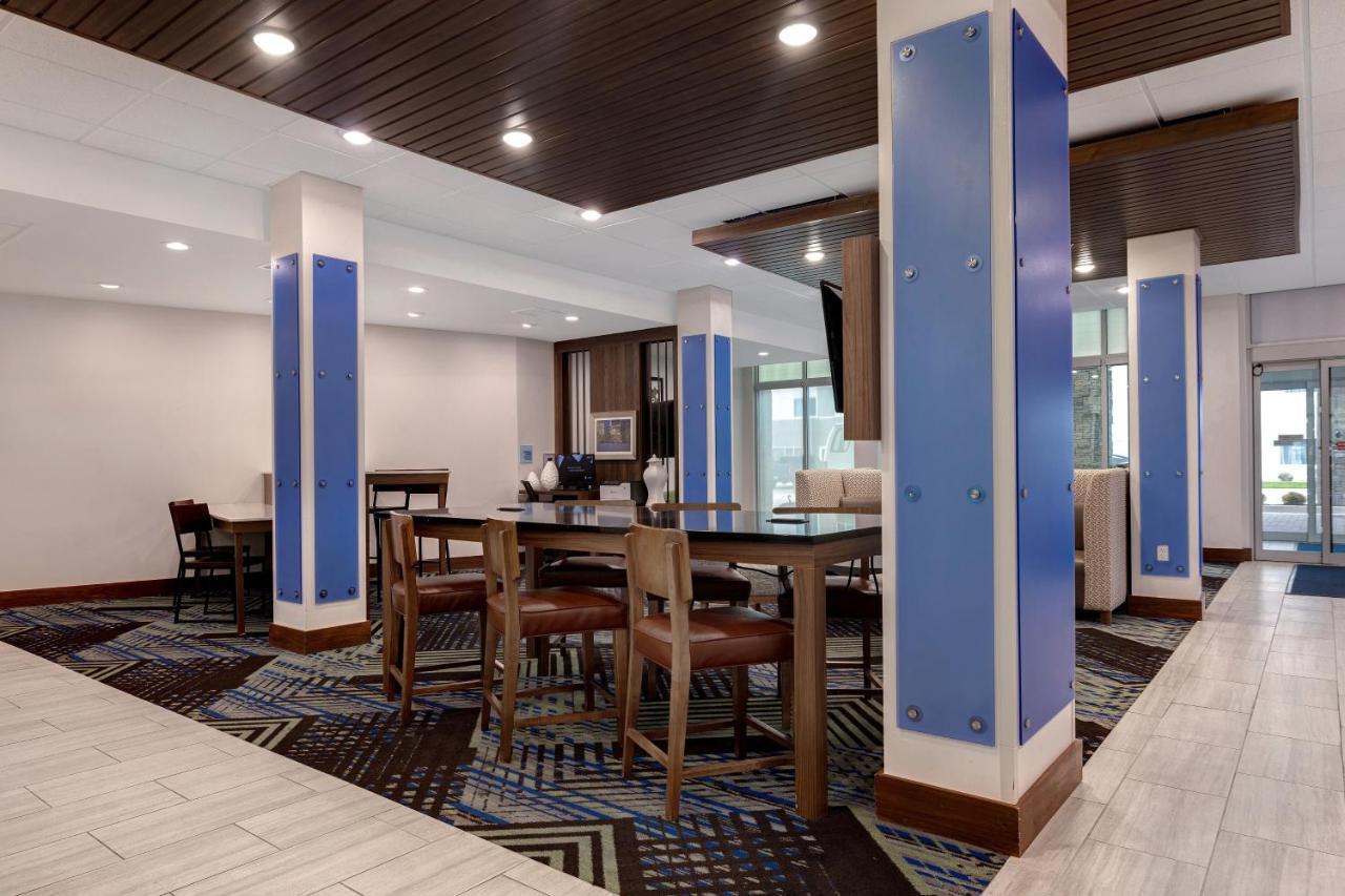 Holiday Inn Express & Suites - Brighton By Ihg Eksteriør billede