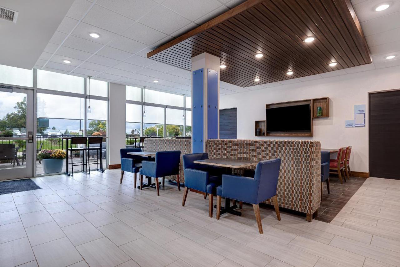 Holiday Inn Express & Suites - Brighton By Ihg Eksteriør billede
