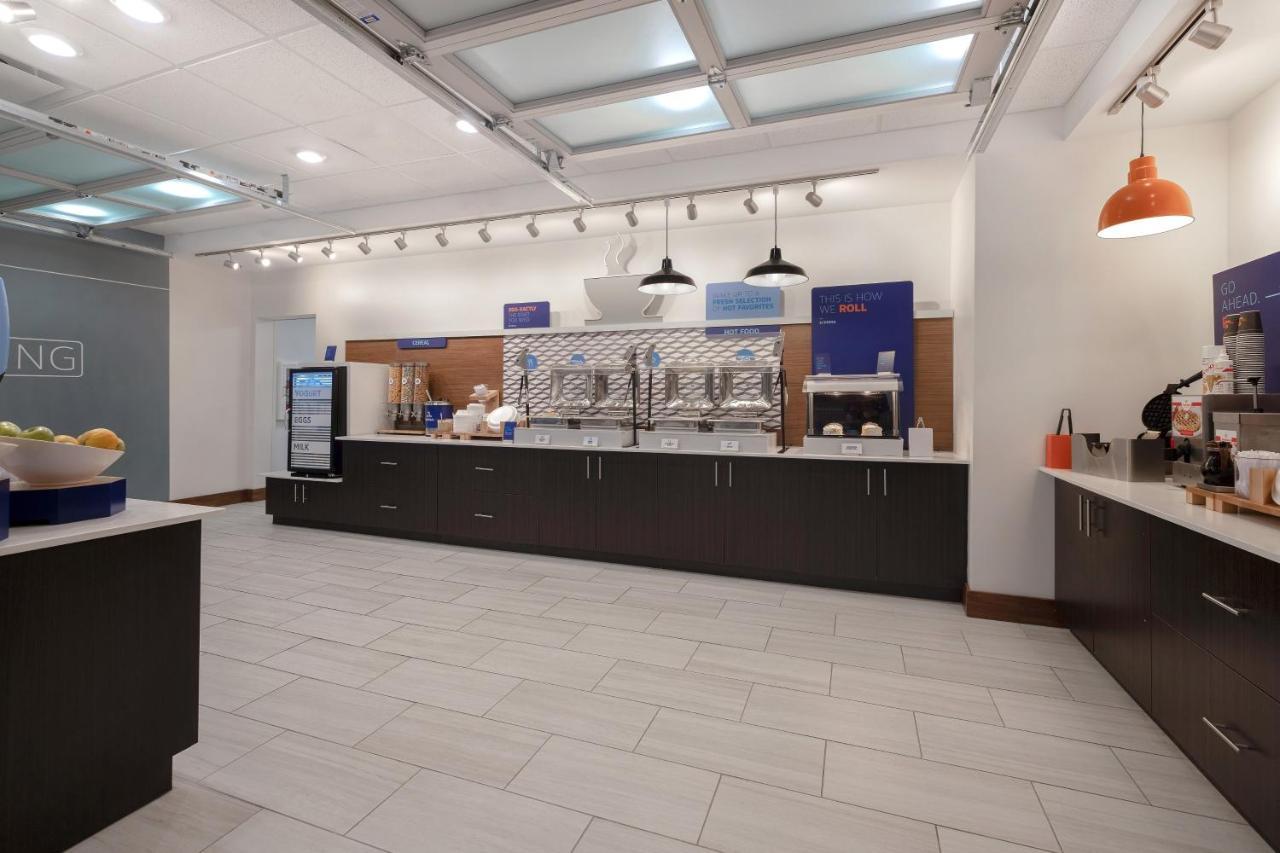 Holiday Inn Express & Suites - Brighton By Ihg Eksteriør billede