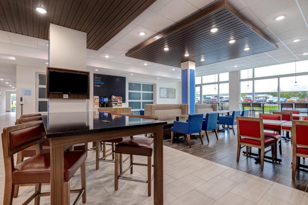 Holiday Inn Express & Suites - Brighton By Ihg Eksteriør billede